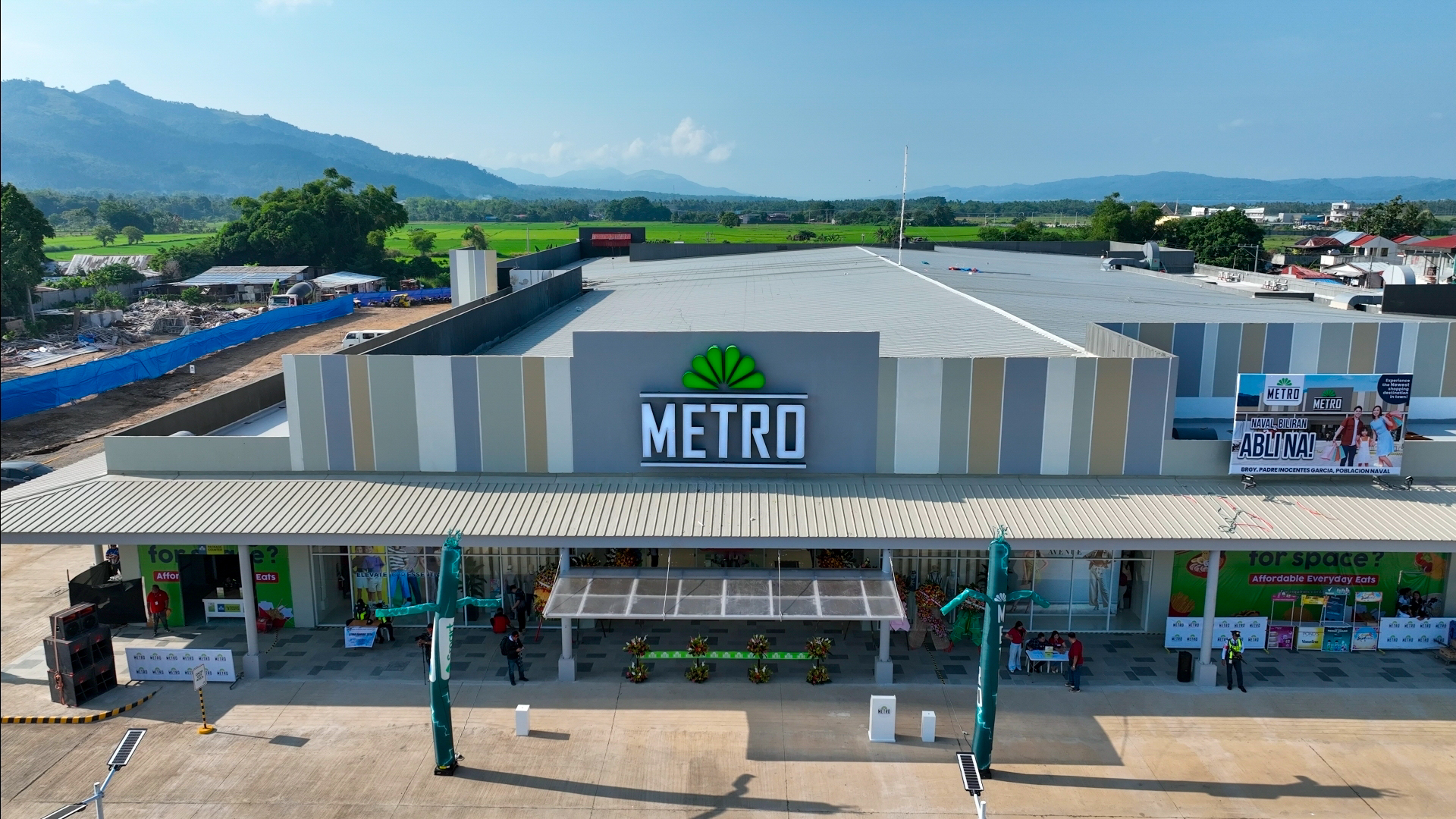 Metro Naval facade
