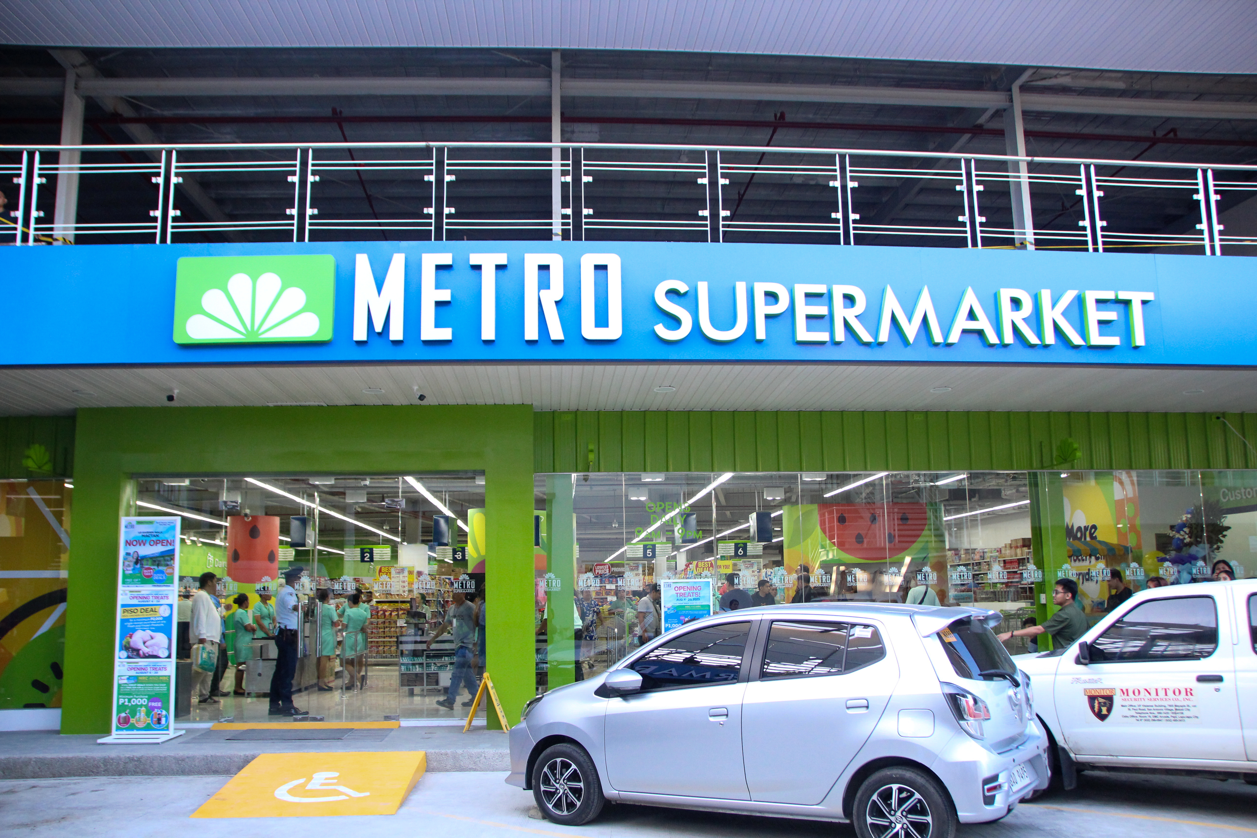 Metro Supermarket Mactan Facade